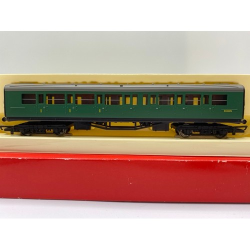 150 - Hornby R4125A, R4125B, R4125C Southern Railway Green Coach Composite Very Good (3), Triang Coach Lug... 