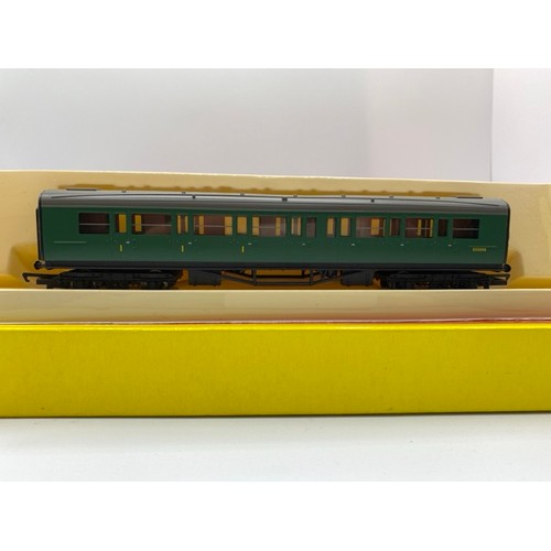 150 - Hornby R4125A, R4125B, R4125C Southern Railway Green Coach Composite Very Good (3), Triang Coach Lug... 