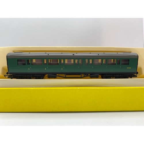 151 - Hornby R4125A, R4125B, and R4125C No.S5515S (incorrect & incomplete box) Southern Railway Green Coac... 