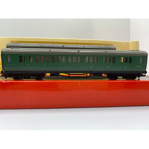 151 - Hornby R4125A, R4125B, and R4125C No.S5515S (incorrect & incomplete box) Southern Railway Green Coac... 