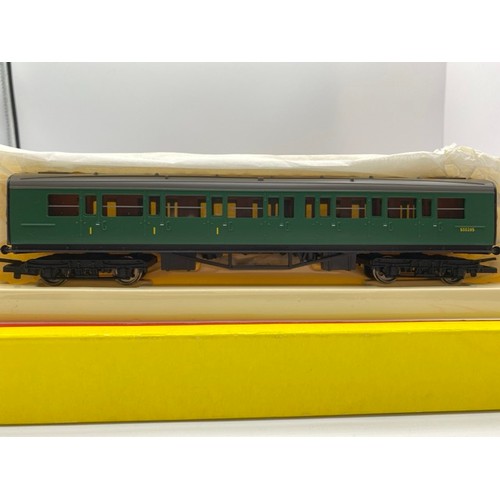 151 - Hornby R4125A, R4125B, and R4125C No.S5515S (incorrect & incomplete box) Southern Railway Green Coac... 