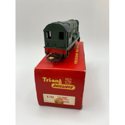 131 - Triang R152 0-6-0 British Railways Diesel Shunter Green livery D3035 in original box. Tested runner ... 