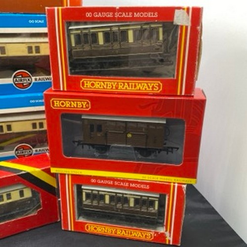 152 - Attractive Chocolate and Cream GWR coaches OO gauge both Hornby and Airfix boxed and ready-to-roll. ... 