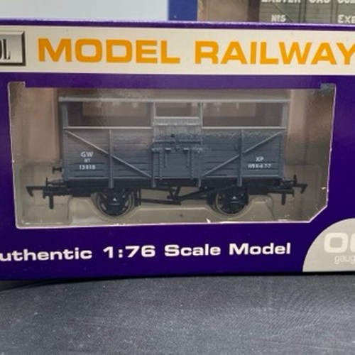 117 - 7 boxed and 4 un-boxed 'OO' gauge Bachmann Private owner wagons, Hornby and Dapol Fruit van and Catt... 