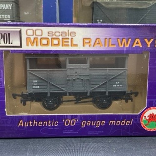 117 - 7 boxed and 4 un-boxed 'OO' gauge Bachmann Private owner wagons, Hornby and Dapol Fruit van and Catt... 