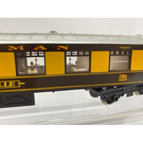 156 - 14 OO gauge Coaches, various liveries Pullman, GWR, 4 Pullman Chocolate/Grey all with tables & lamps... 