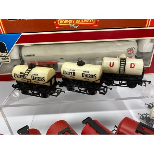 158 - 23 Tank Wagons OO gauge, Rolling stock for Total(1) , Texaco(7), Shell(4), Gulf(1), Amoco(2), United... 