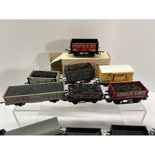 159 - 26 OO gauge Private Owner and other Interesting wagons, including Private Owners Bestwood (5), J.K.H... 