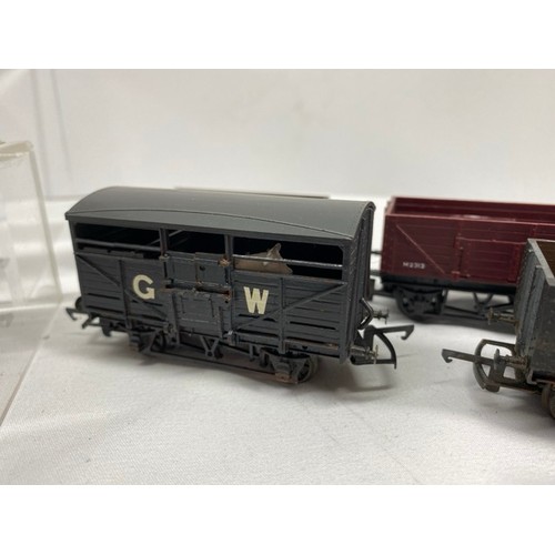 159 - 26 OO gauge Private Owner and other Interesting wagons, including Private Owners Bestwood (5), J.K.H... 