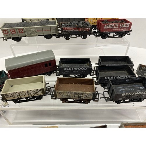 159 - 26 OO gauge Private Owner and other Interesting wagons, including Private Owners Bestwood (5), J.K.H... 