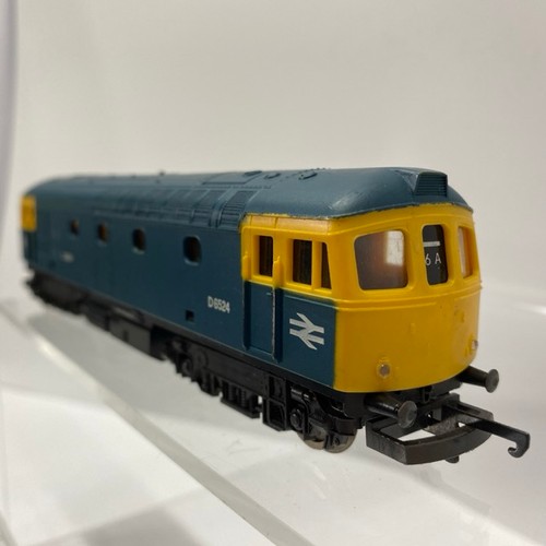 136 - Two BR Diesel Locos and Dock Authority Shunter OO Gauge Unboxed
Lima BR Class 33 Diesel Locomotive D... 