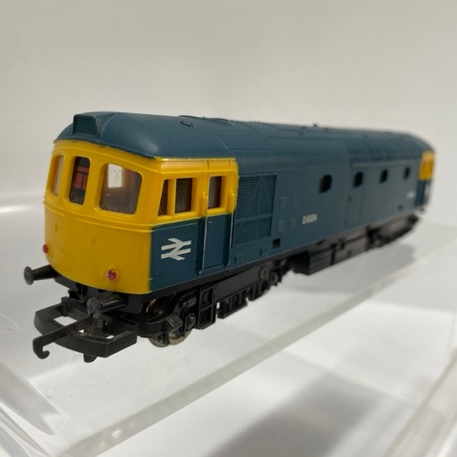 136 - Two BR Diesel Locos and Dock Authority Shunter OO Gauge Unboxed
Lima BR Class 33 Diesel Locomotive D... 