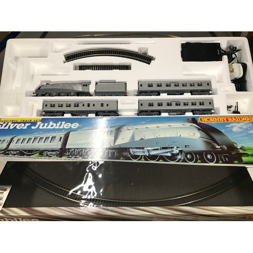 167 - Hornby R.837 Silver Jubilee Electric Train Set, Appears Complete, Complete with Instructions, Box is... 