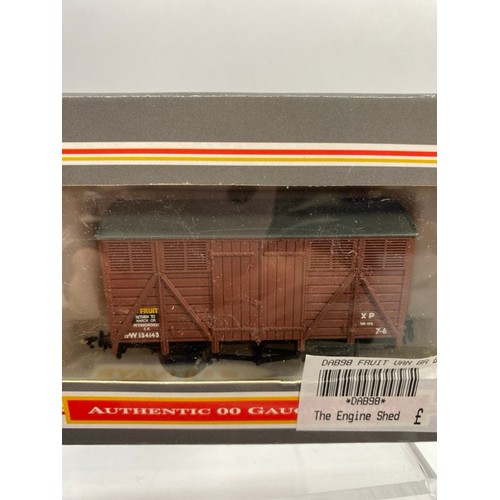 122 - 12 OO Gauge Rolling-stock, four boxed and seven unboxed. Includes kit-built highly detailed Prestwin... 