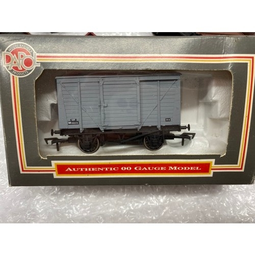 122 - 12 OO Gauge Rolling-stock, four boxed and seven unboxed. Includes kit-built highly detailed Prestwin... 