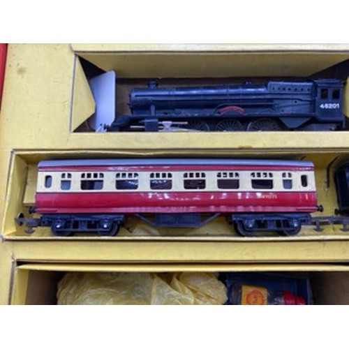 171 - Triang Railways R1X Passenger Train set OO gauge, includes Princess Elizabeth Loco and Tender, Set N... 