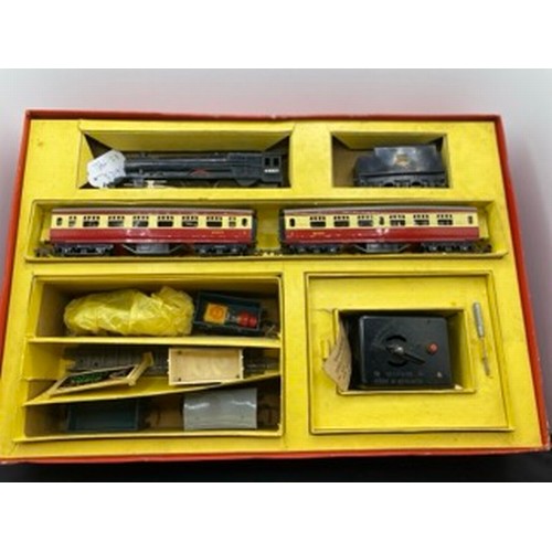 171 - Triang Railways R1X Passenger Train set OO gauge, includes Princess Elizabeth Loco and Tender, Set N... 