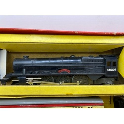 171 - Triang Railways R1X Passenger Train set OO gauge, includes Princess Elizabeth Loco and Tender, Set N... 