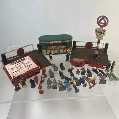 174 - Dinky Toys Miniature figures for gauge OO 40 pieces single box, includes passengers, station staff a... 