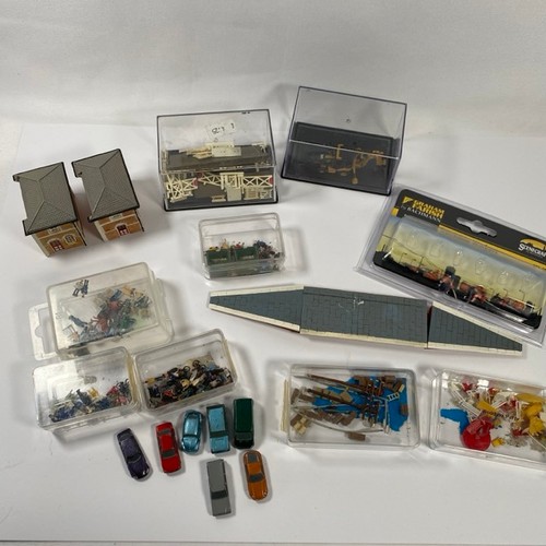 175 - A wonderful mix of N gauge figures and scenic additions, including 6 metal vehicles, CAT digger, man... 