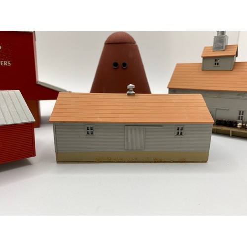 176 - Walthers HO scale North American buildings of plastic construction, some signs of adhesive (5) 200g