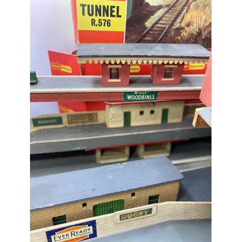 189 - Three Hornby plastic tunnels R576 (OO gauge) plus five handmade wooden stations with interesting adv... 