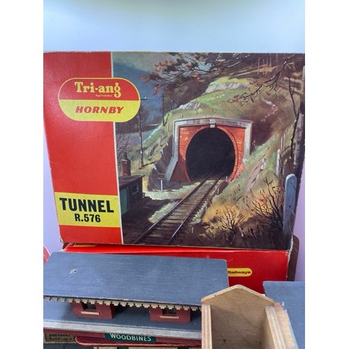 189 - Three Hornby plastic tunnels R576 (OO gauge) plus five handmade wooden stations with interesting adv... 