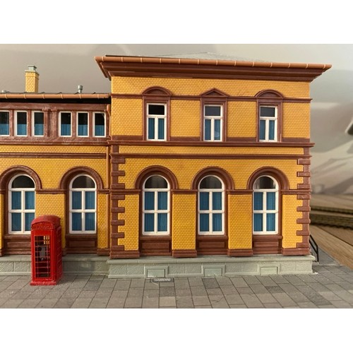 173 - An epic Railway station scene pre-built and ready for your layout, Kibri 39373 Bahnhofbonn HO/OO gau... 