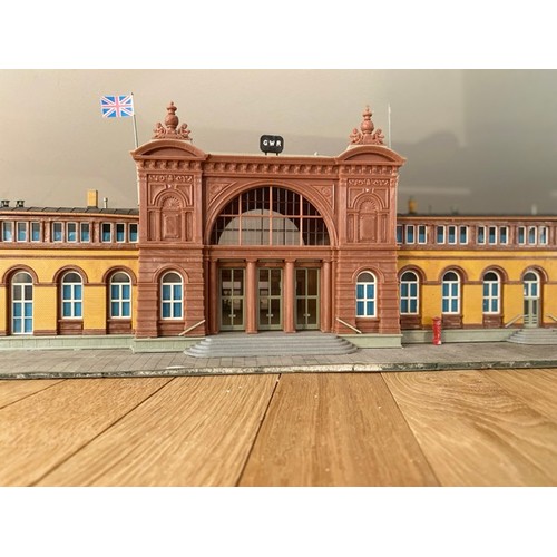 173 - An epic Railway station scene pre-built and ready for your layout, Kibri 39373 Bahnhofbonn HO/OO gau... 