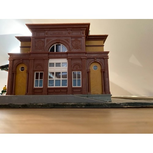 173 - An epic Railway station scene pre-built and ready for your layout, Kibri 39373 Bahnhofbonn HO/OO gau... 