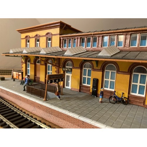 173 - An epic Railway station scene pre-built and ready for your layout, Kibri 39373 Bahnhofbonn HO/OO gau... 