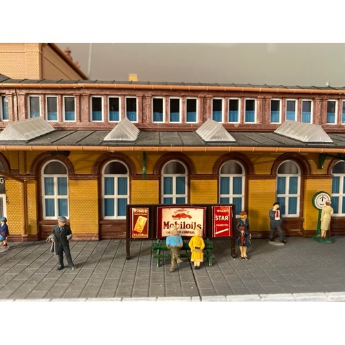 173 - An epic Railway station scene pre-built and ready for your layout, Kibri 39373 Bahnhofbonn HO/OO gau... 