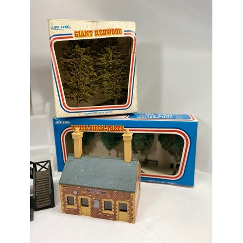 178 - Nine Scenic OO gauge Model Railway items, includes Footbridges (2), Water Tower, Signal Gantry, Horn... 