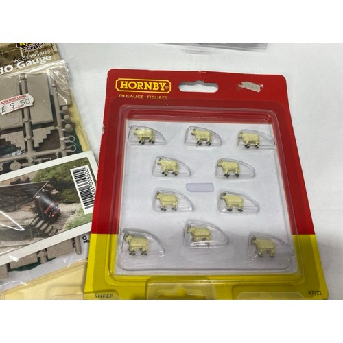 181 - New in Sealed Packaging Model Railway scenic items OO gauge, P&D Marsh Models (5) Porter Luggage Bar... 