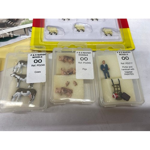 181 - New in Sealed Packaging Model Railway scenic items OO gauge, P&D Marsh Models (5) Porter Luggage Bar... 