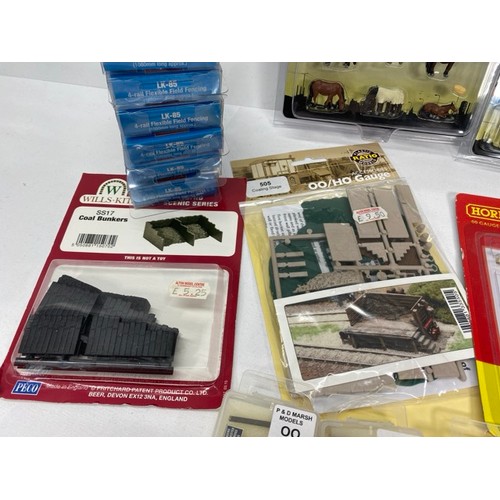 181 - New in Sealed Packaging Model Railway scenic items OO gauge, P&D Marsh Models (5) Porter Luggage Bar... 