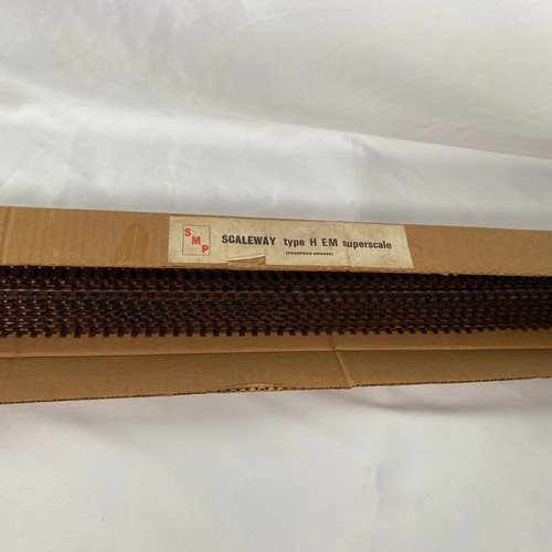 208 - 10 x 90cm lengths SMP Scaleway type H EM superscale (Phosphor-Bronze) track in original box, one len... 