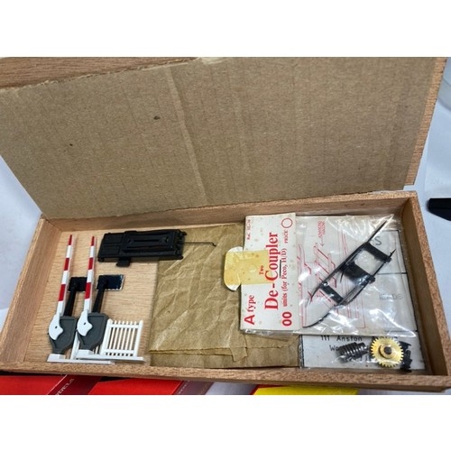 179 - Hornby R.203 Signal Gantry kit boxed with three further Semaphore Signals and more signals, three Ho... 