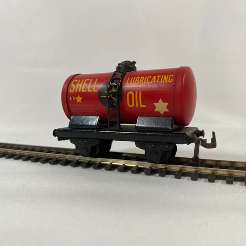 221 - Trix Twin Tank wagons (5), 640 Esso Good box, Shell lubricating oil, Green UD tank, 689 Texaco olil ... 