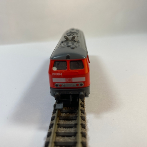 273 - Fleischmann DB 218 301-0 Diesel Loco together with three Fleischmann double-decker cars N Gauge Un-b... 