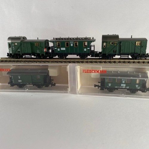 281 - Fleischmann N gauge Nurnberg Ansbach train of five wagons, 2nd/3rd class coach, 3rd class coach, two... 