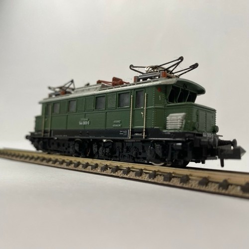 242 - Minitrix 51 2033 00 #144 083-3 Electric locomotive Pantographs, N gauge, Boxed, , Bi-directional Lig... 