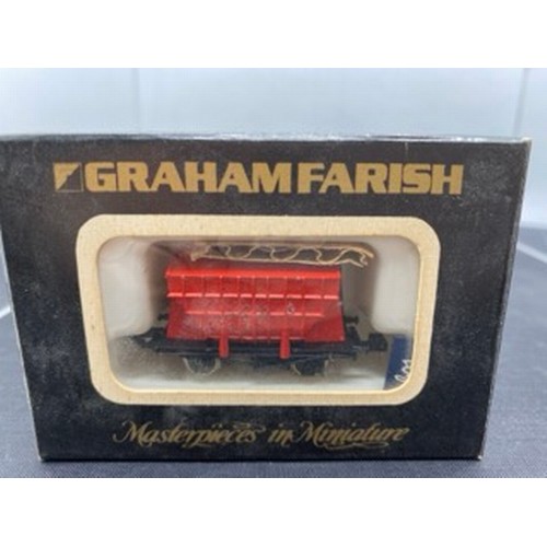 307 - Graham Farish 'N Gauge' Coaches and Wagons, includes 0646 Pullman Diner, 0643 Pullman Diner Golden A... 