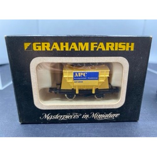 307 - Graham Farish 'N Gauge' Coaches and Wagons, includes 0646 Pullman Diner, 0643 Pullman Diner Golden A... 