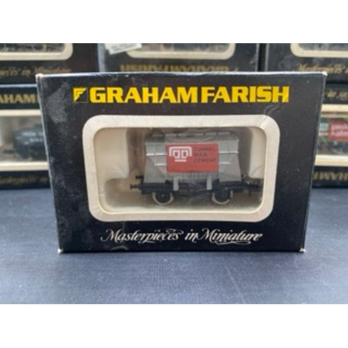 307 - Graham Farish 'N Gauge' Coaches and Wagons, includes 0646 Pullman Diner, 0643 Pullman Diner Golden A... 