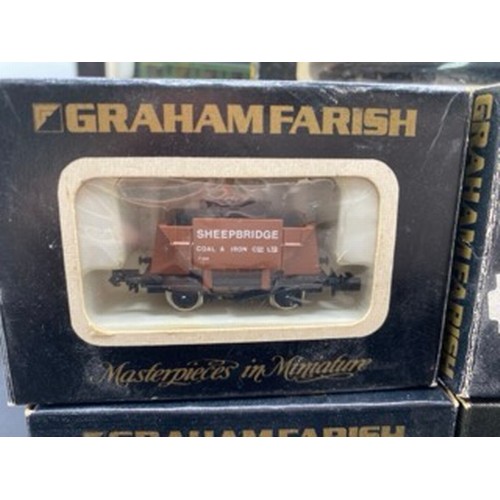 307 - Graham Farish 'N Gauge' Coaches and Wagons, includes 0646 Pullman Diner, 0643 Pullman Diner Golden A... 