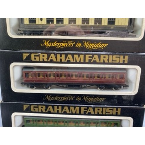 307 - Graham Farish 'N Gauge' Coaches and Wagons, includes 0646 Pullman Diner, 0643 Pullman Diner Golden A... 