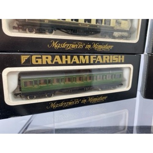 307 - Graham Farish 'N Gauge' Coaches and Wagons, includes 0646 Pullman Diner, 0643 Pullman Diner Golden A... 