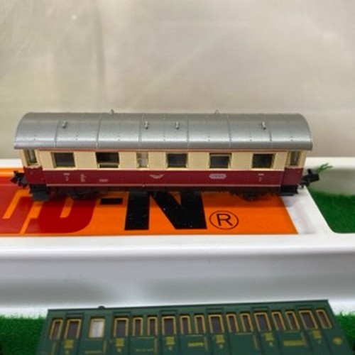 311 - A Dealer tray of 'N Gauge' mainly (I suspect all) European Coaches/Cars/Voitures, SNCF, DB and other... 