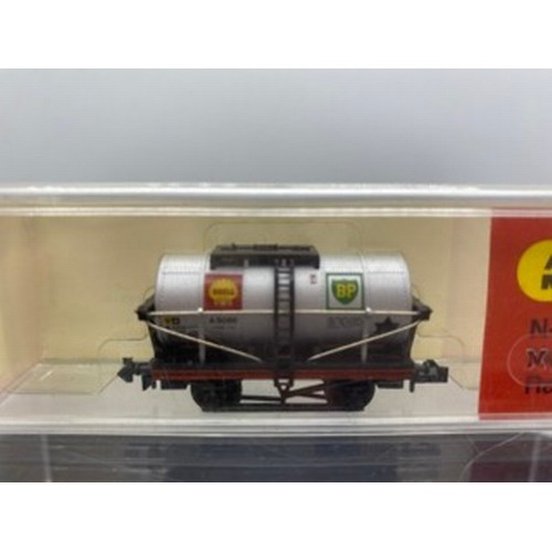 241 - MiniTrix 3160 Crane and Trailer and Hornby MiniTrix N516 Shell/BP Tanker 'N Gauge', Originally 3160 ... 